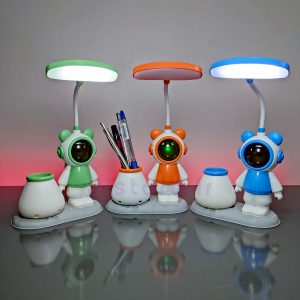 چراغ مطالعه شارژی طرح فضانورد